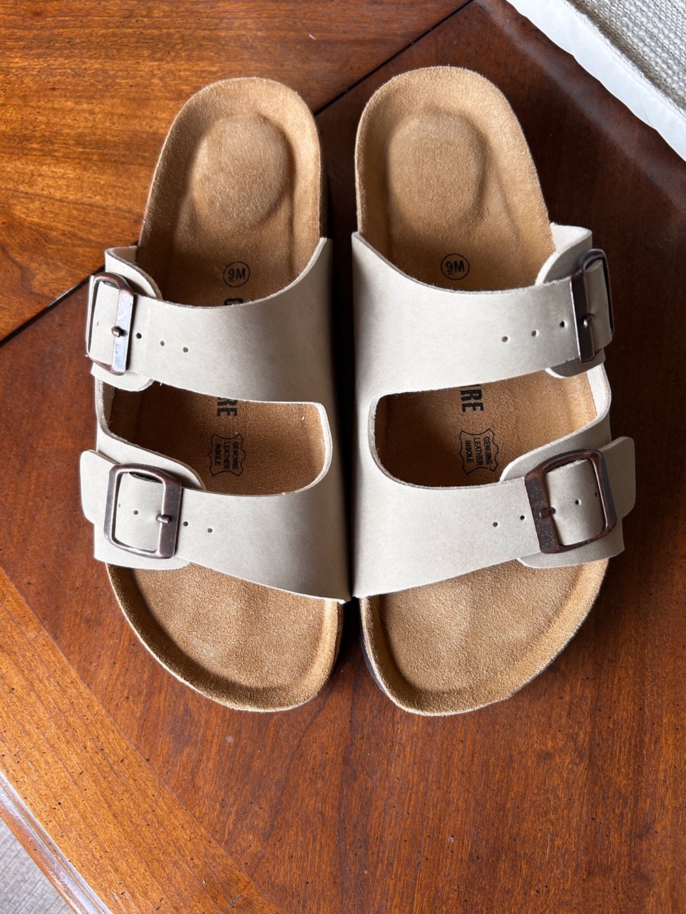 Cushionaire Leather Sandal, Stone Size 9 New